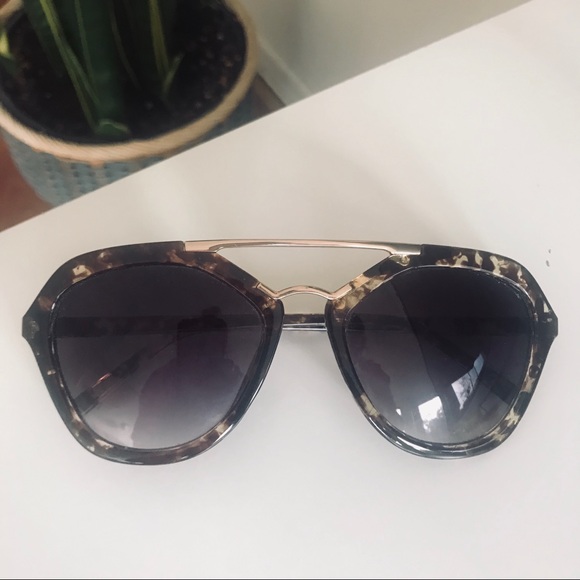Tortoiseshell & Gold Sunglasses - Picture 2 of 3